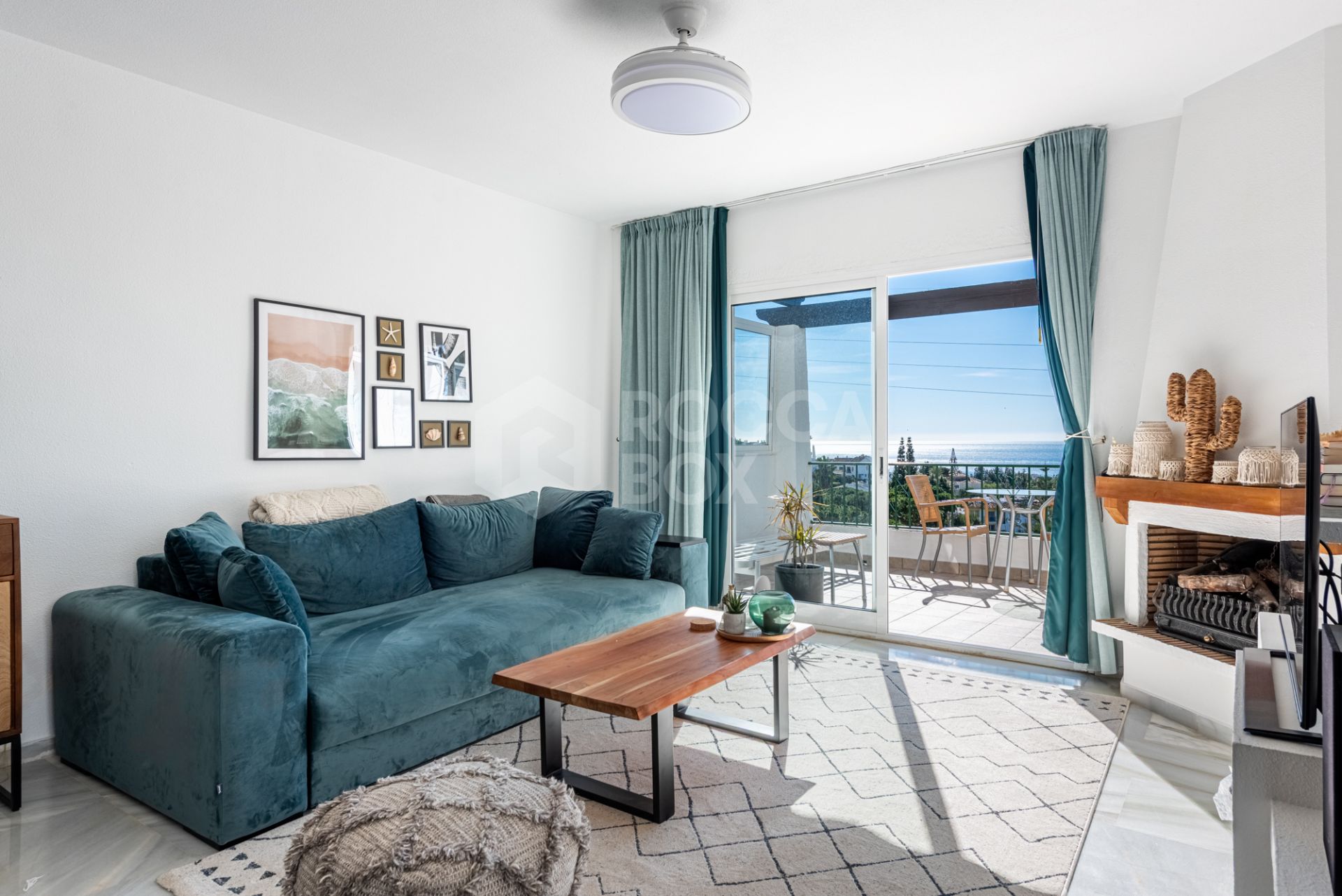 Spacious Apartment with Stunning Sea Views in Calahonda