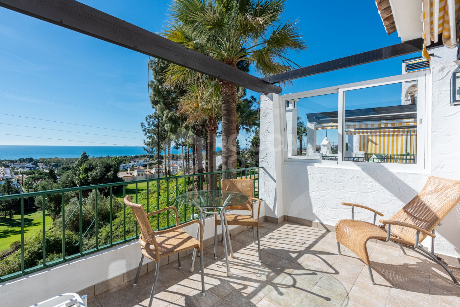 Spacious Apartment with Stunning Sea Views in Calahonda