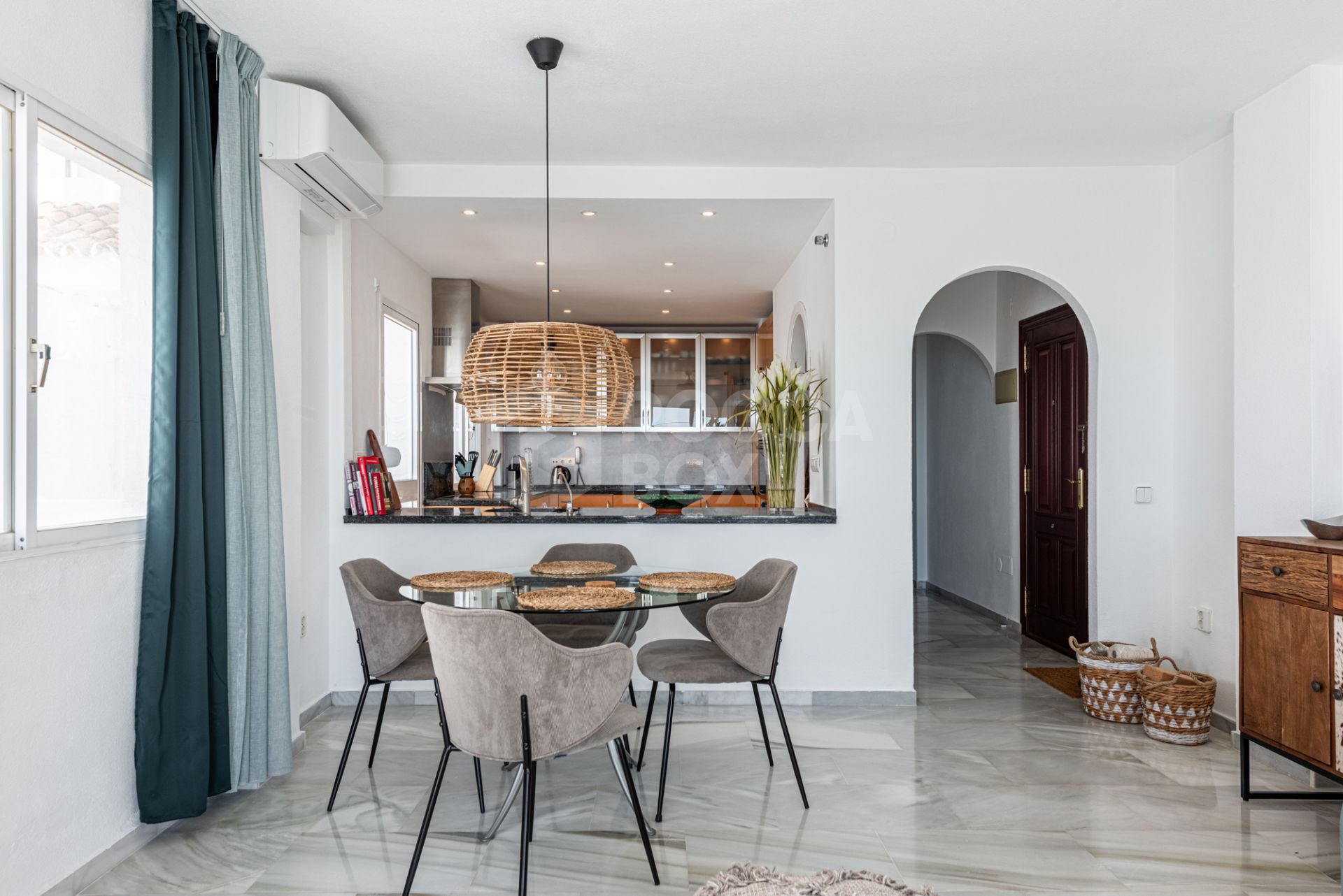 Spacious Apartment with Stunning Sea Views in Calahonda