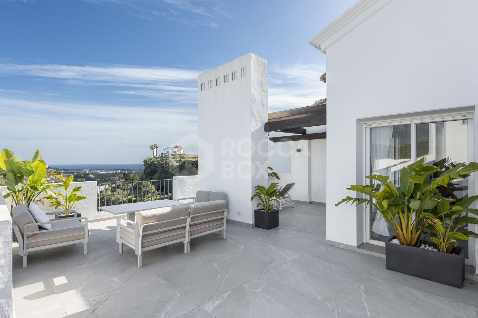 Duplex Penthouse in Altos De La Quinta