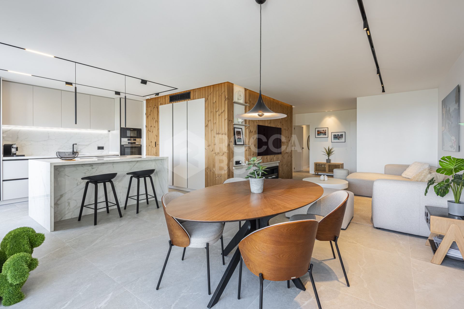 Duplex Penthouse in Altos De La Quinta