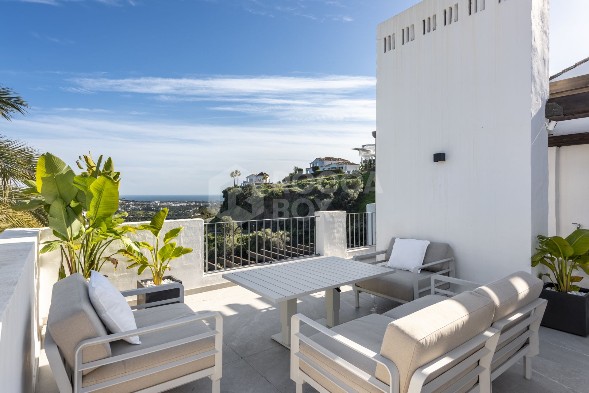 Duplex Penthouse in Altos De La Quinta