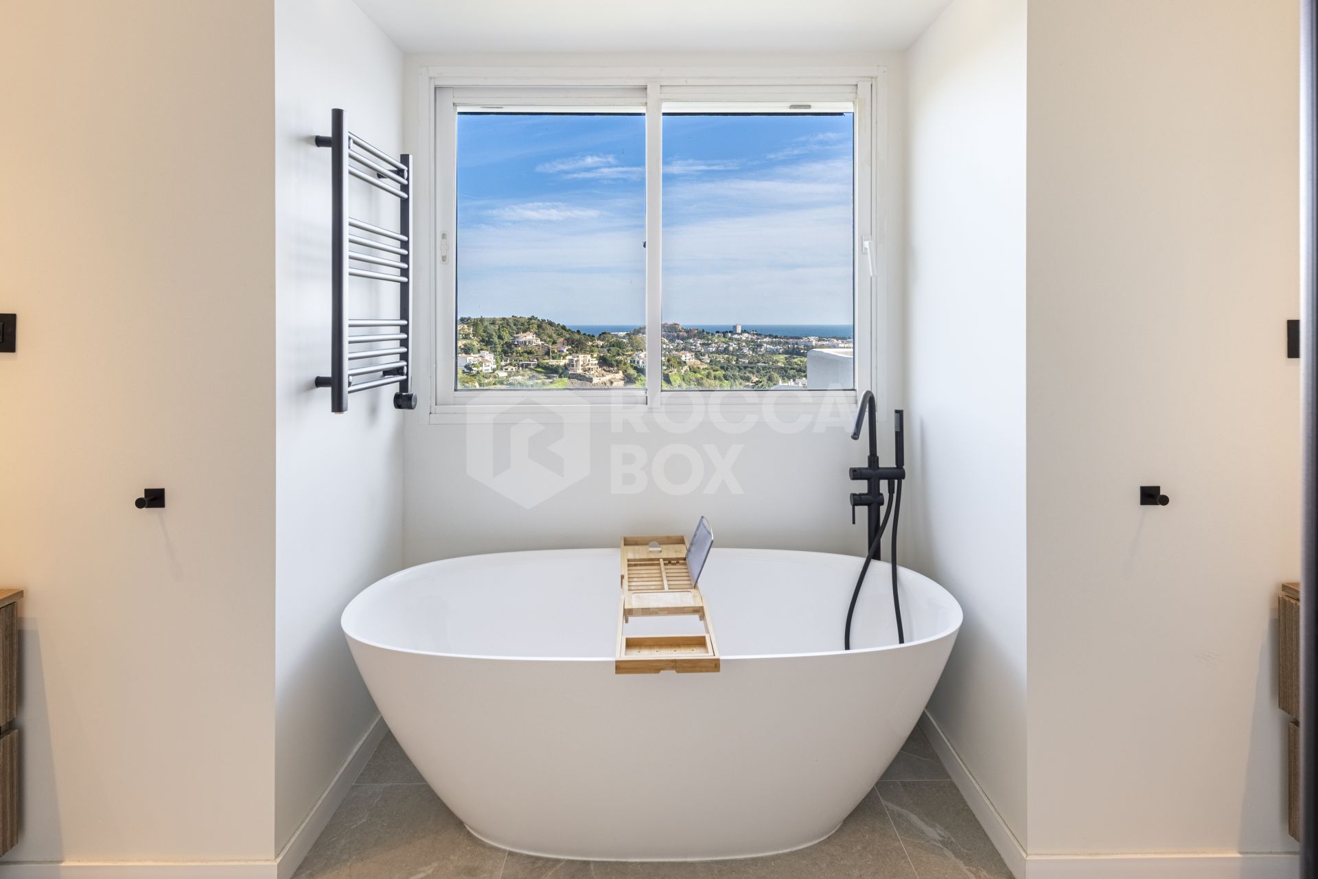 Duplex Penthouse in Altos De La Quinta