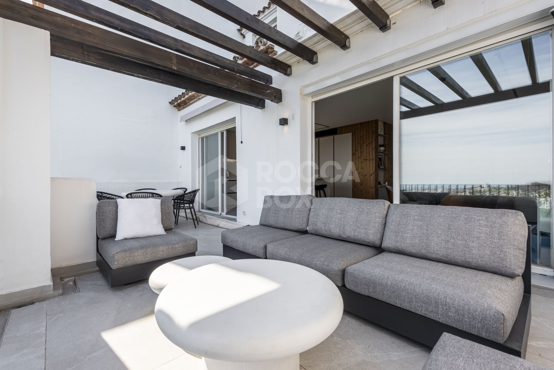 Duplex Penthouse in Altos De La Quinta