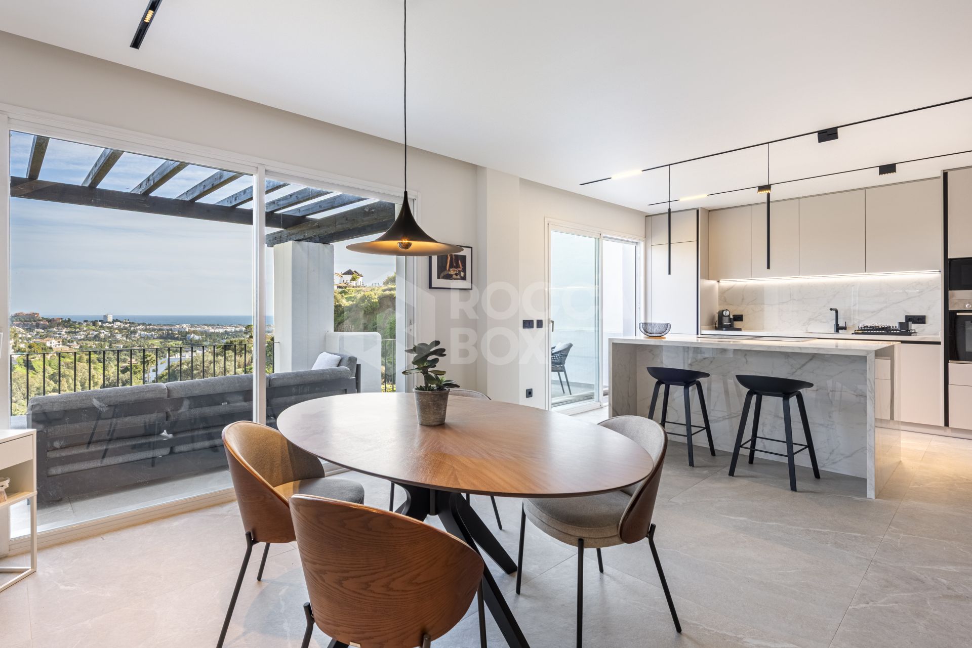 Duplex Penthouse in Altos De La Quinta