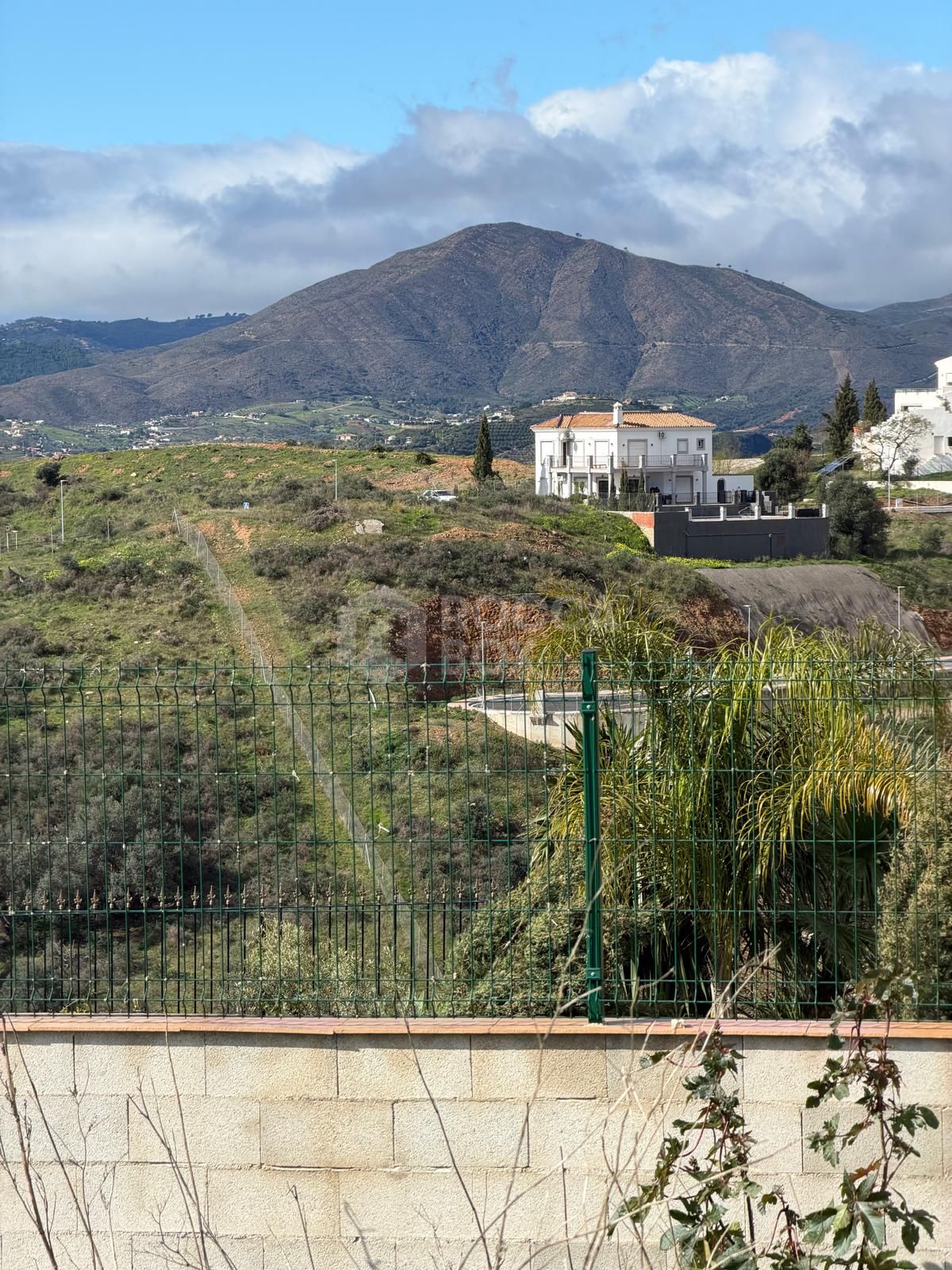 Flat plot with beautiful views in Lomas del Flamenco, close to Mijas Golf!