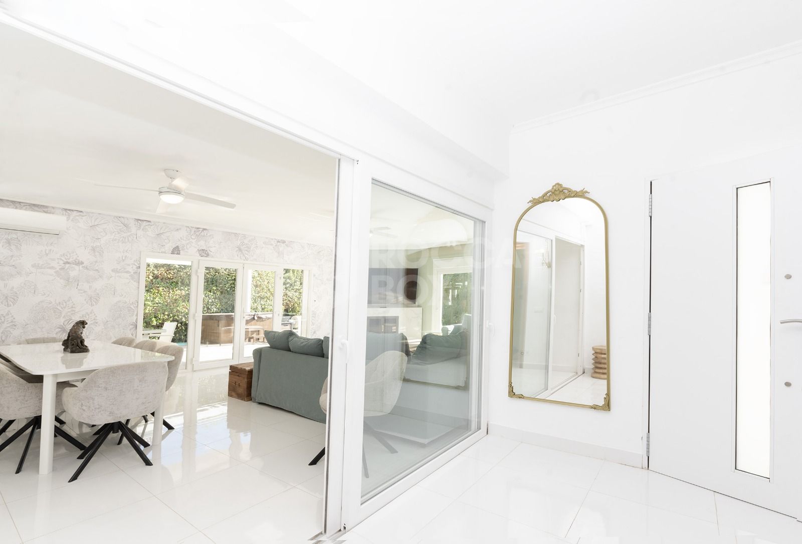 Private 6 bedroom Villa in prime Benalmádena location