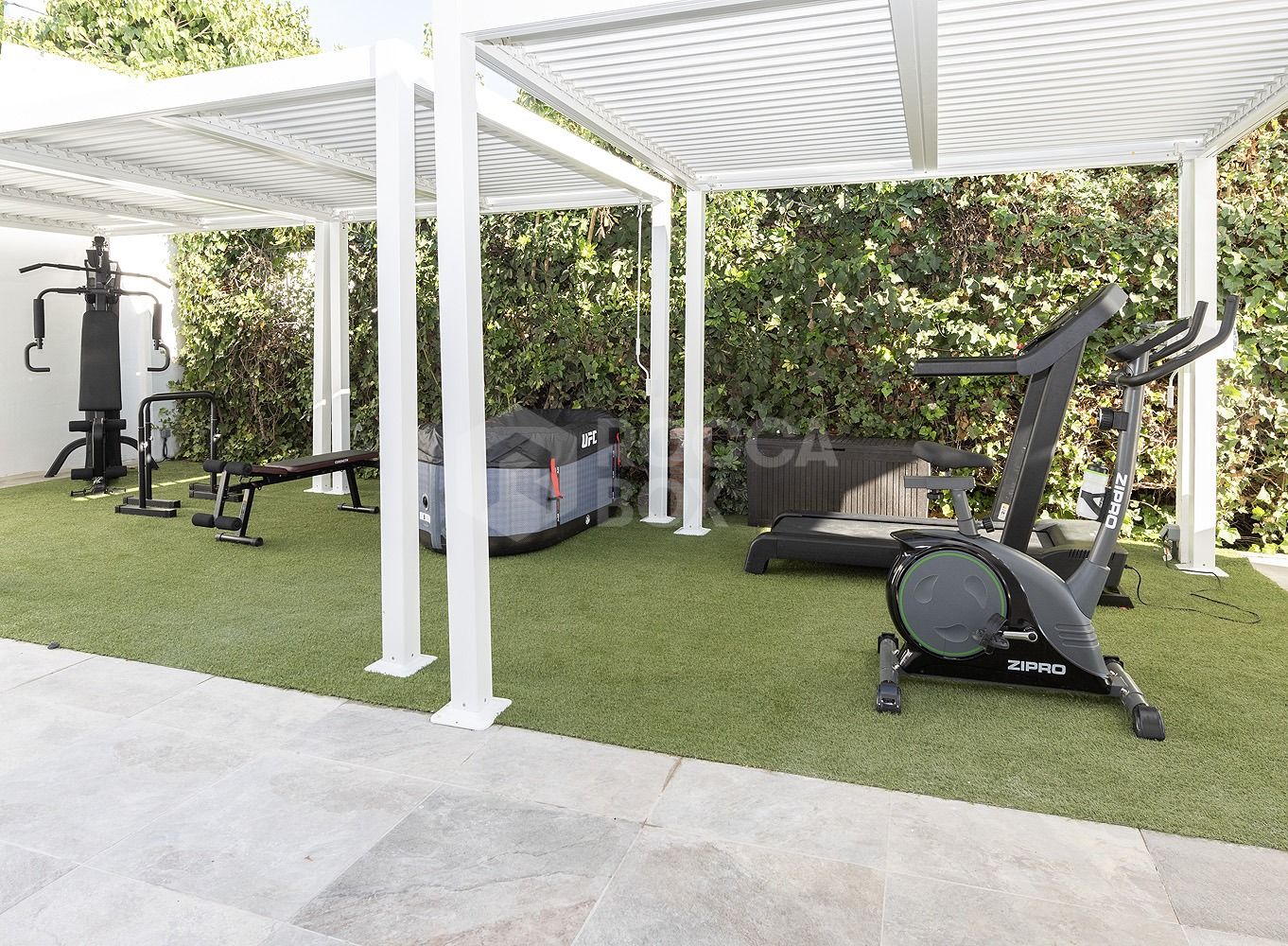 Private 6 bedroom Villa in prime Benalmádena location