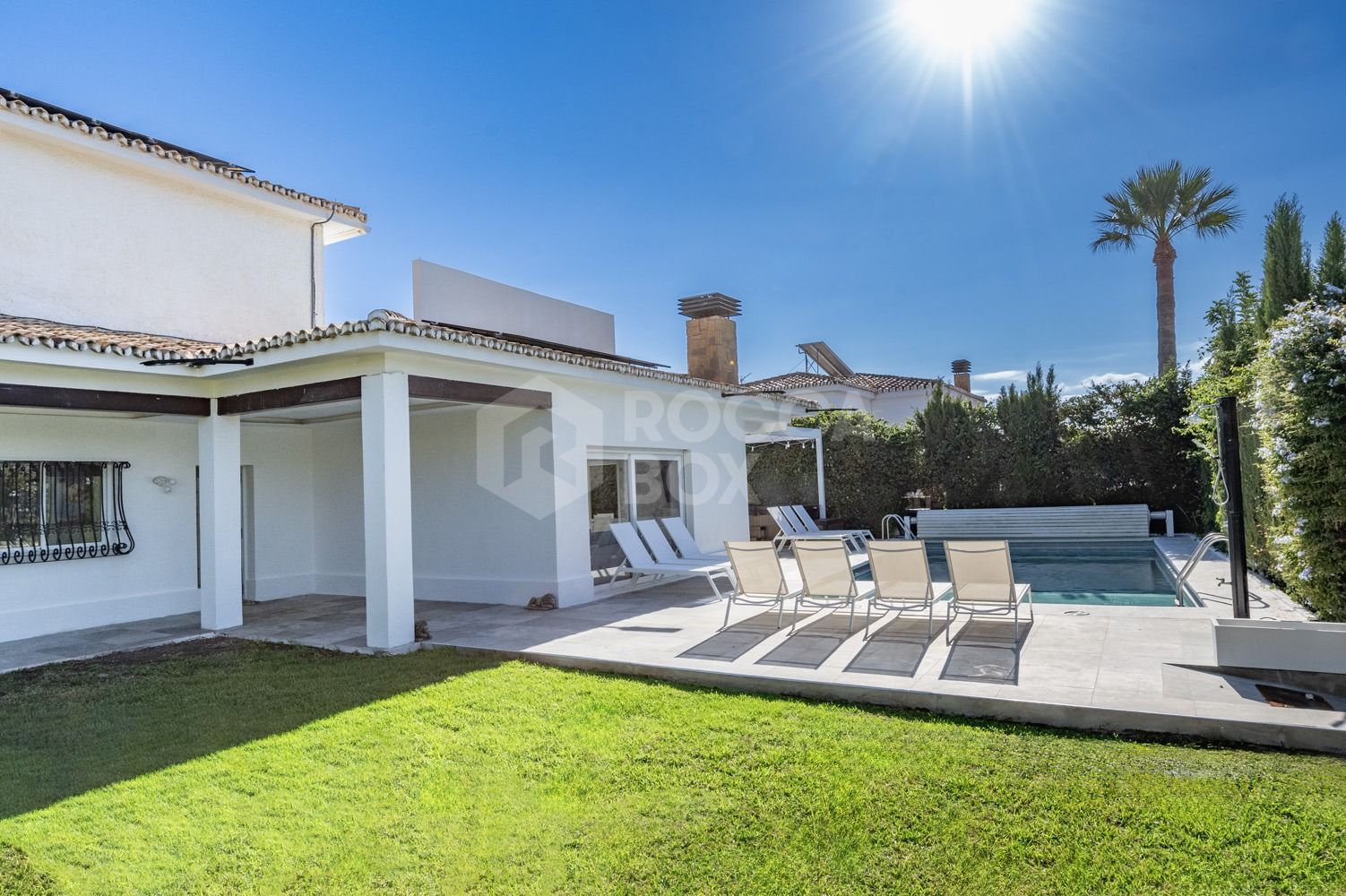 Private 6 bedroom Villa in prime Benalmádena location