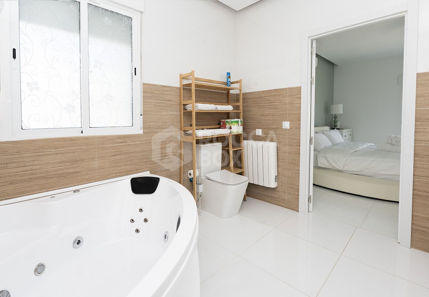 Private 6 bedroom Villa in prime Benalmádena location