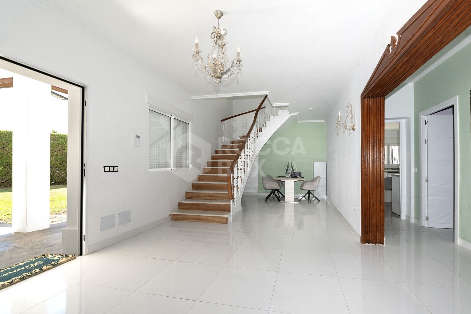 Private 6 bedroom Villa in prime Benalmádena location