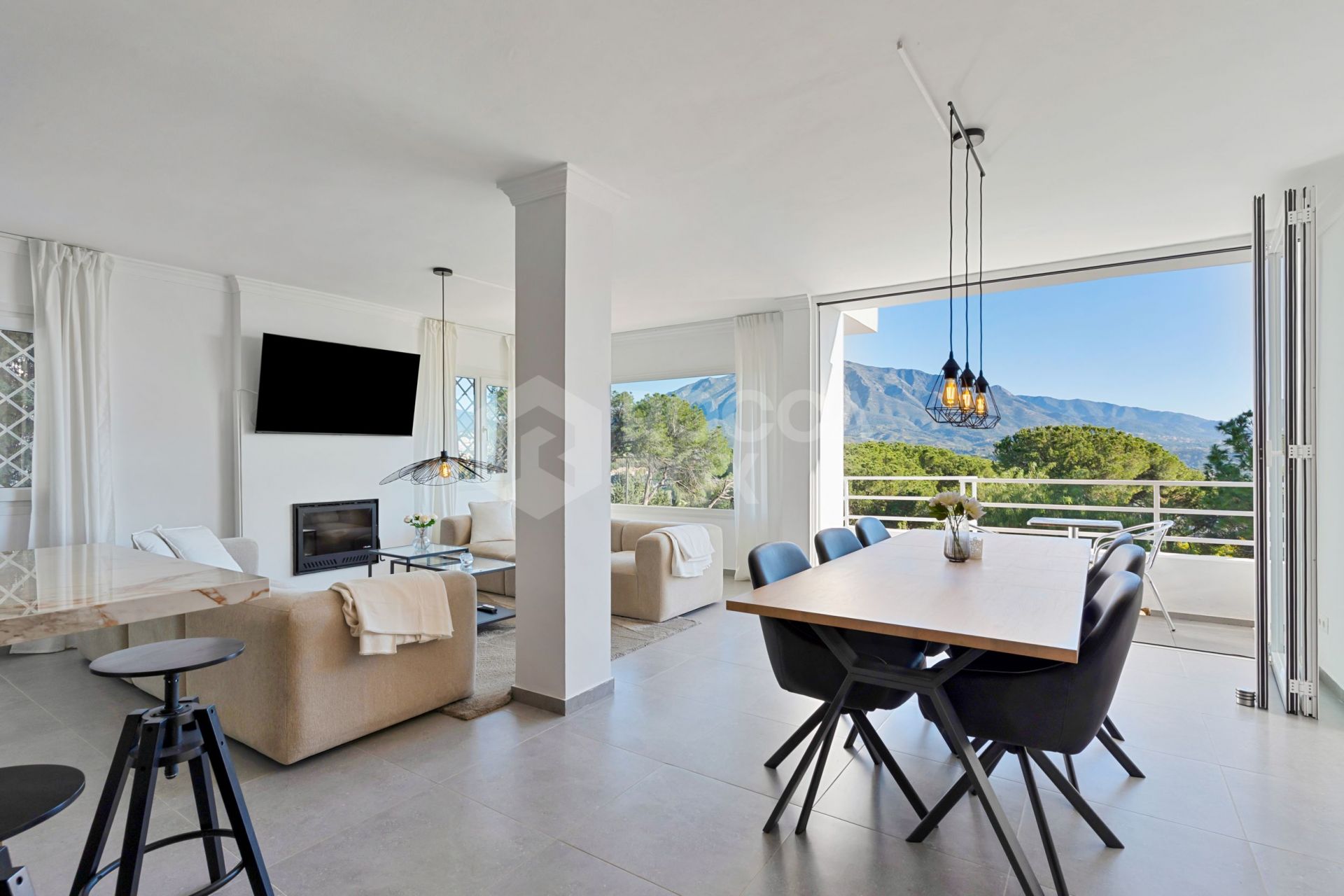 Newly renovated duplex apartment with seaviews