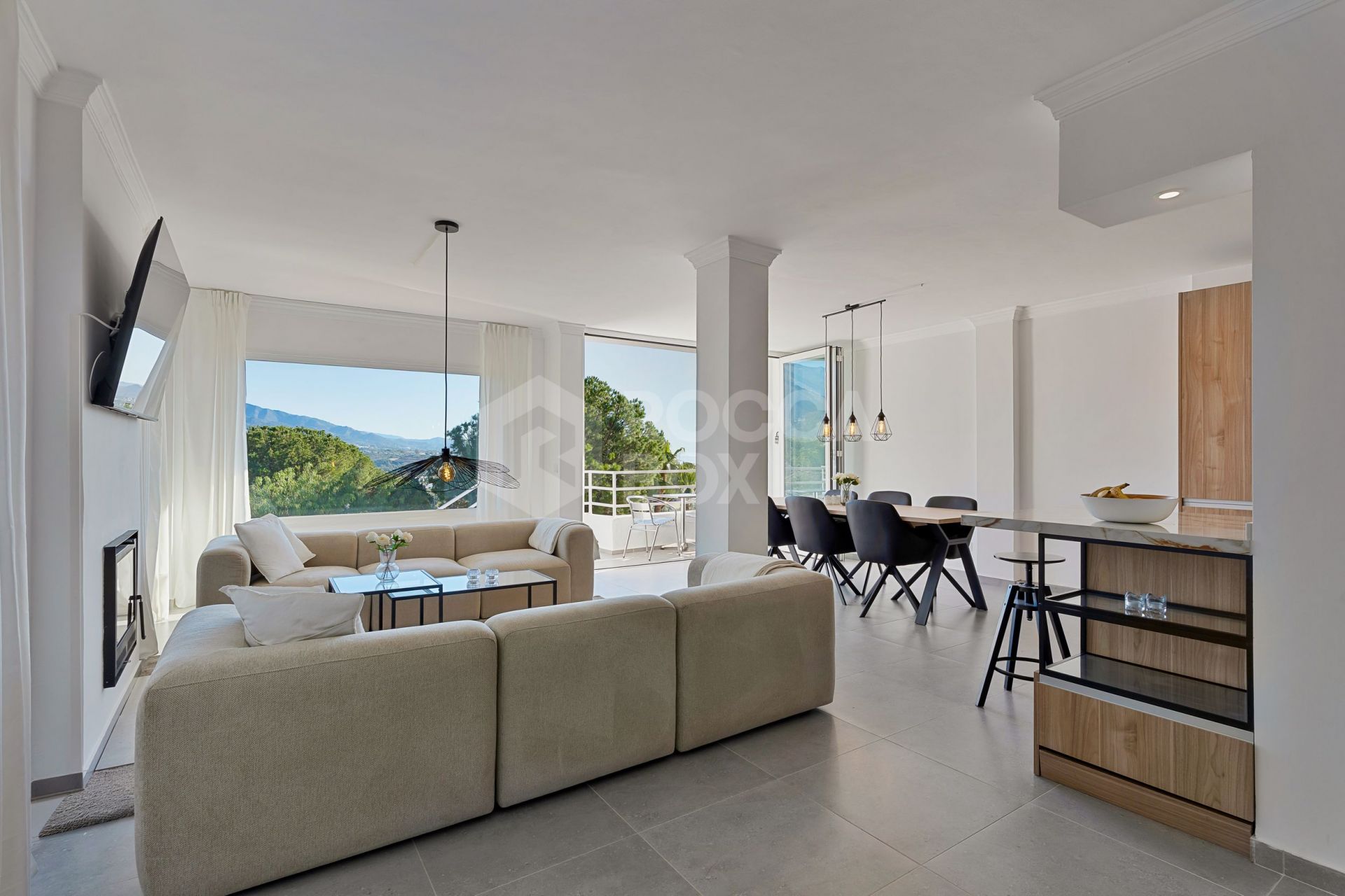 Newly renovated duplex apartment with seaviews