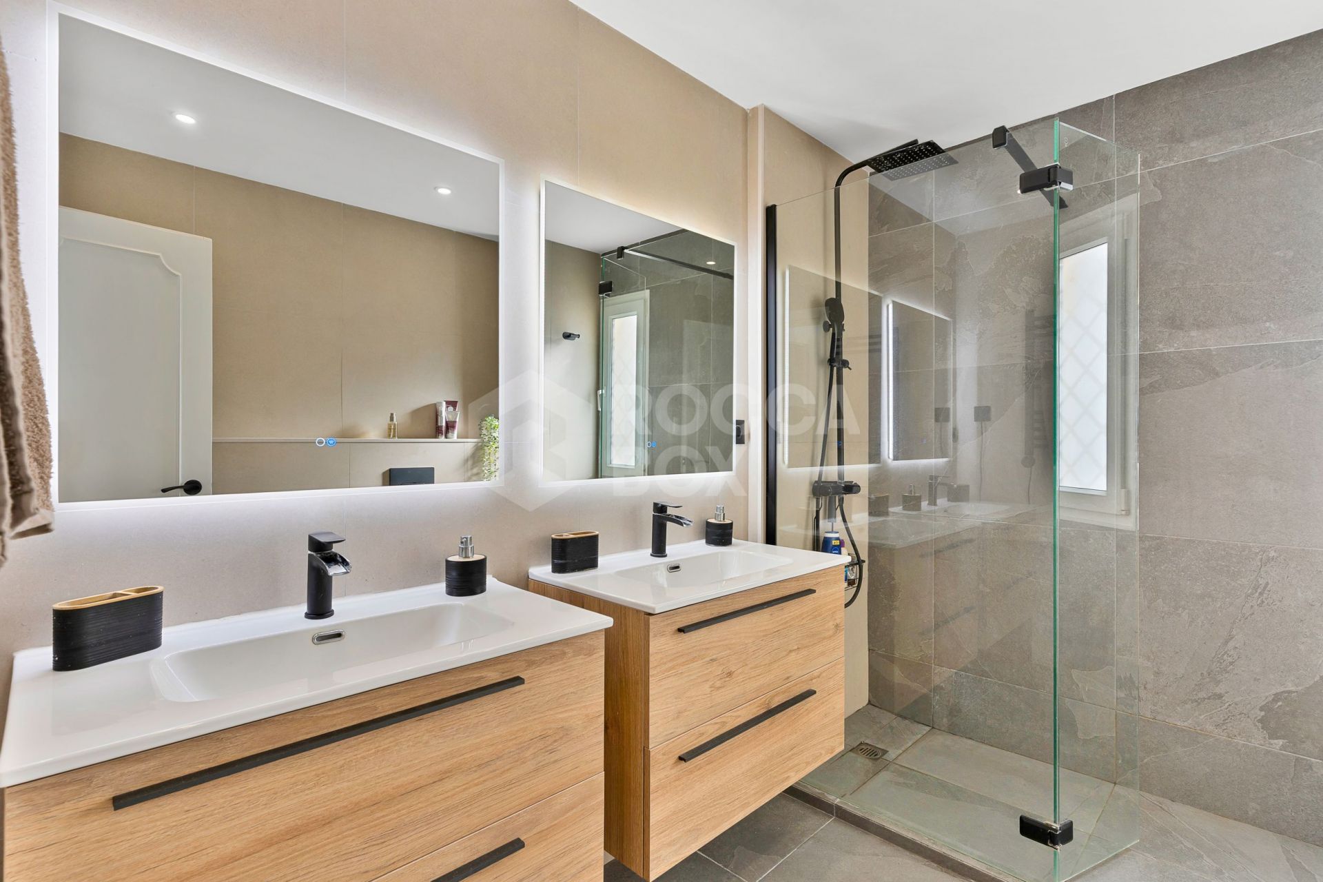 Newly renovated duplex apartment with seaviews