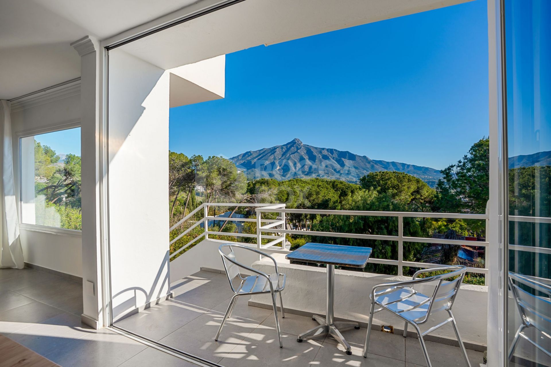 Newly renovated duplex apartment with seaviews