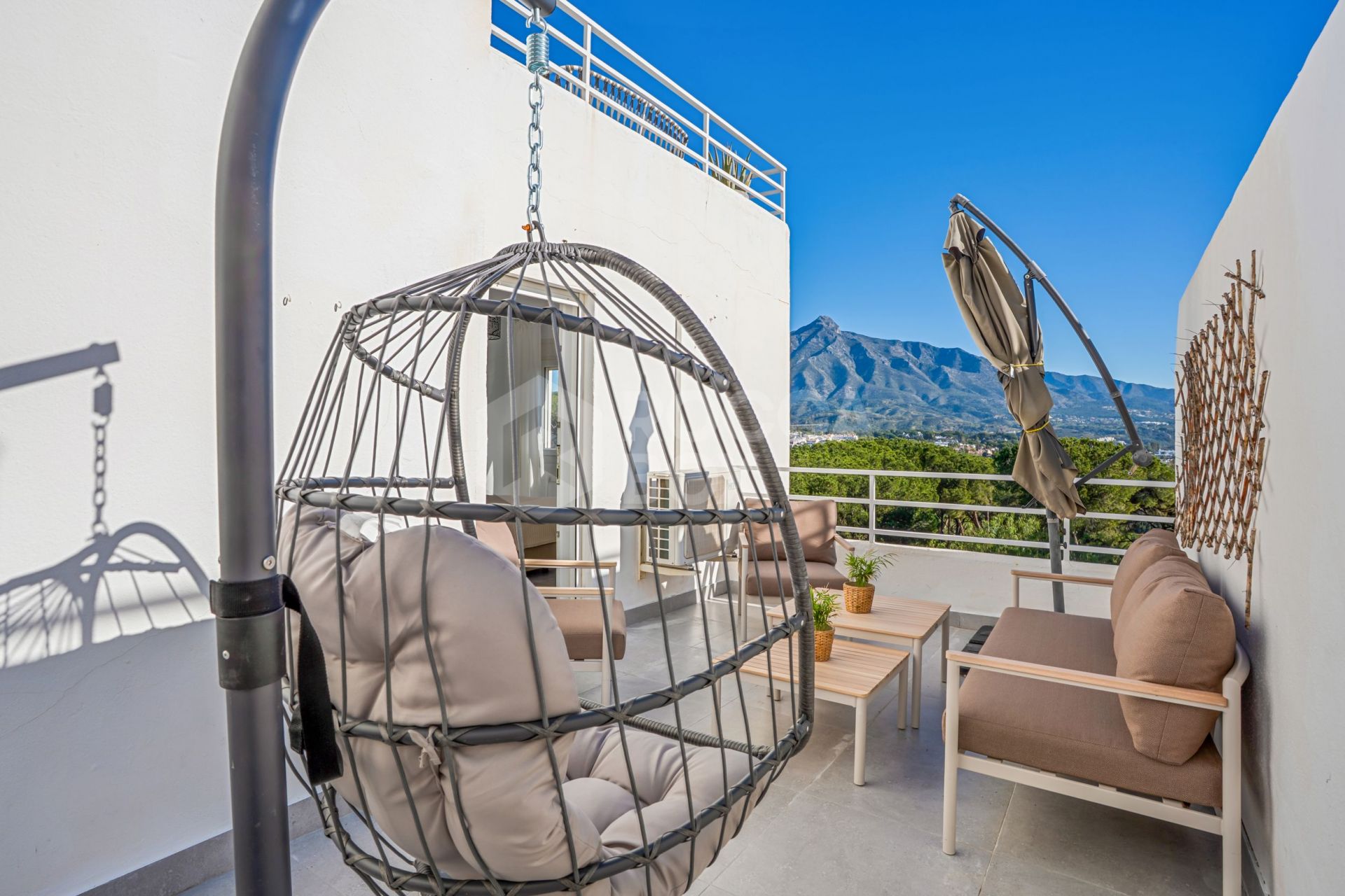 Newly renovated duplex apartment with seaviews