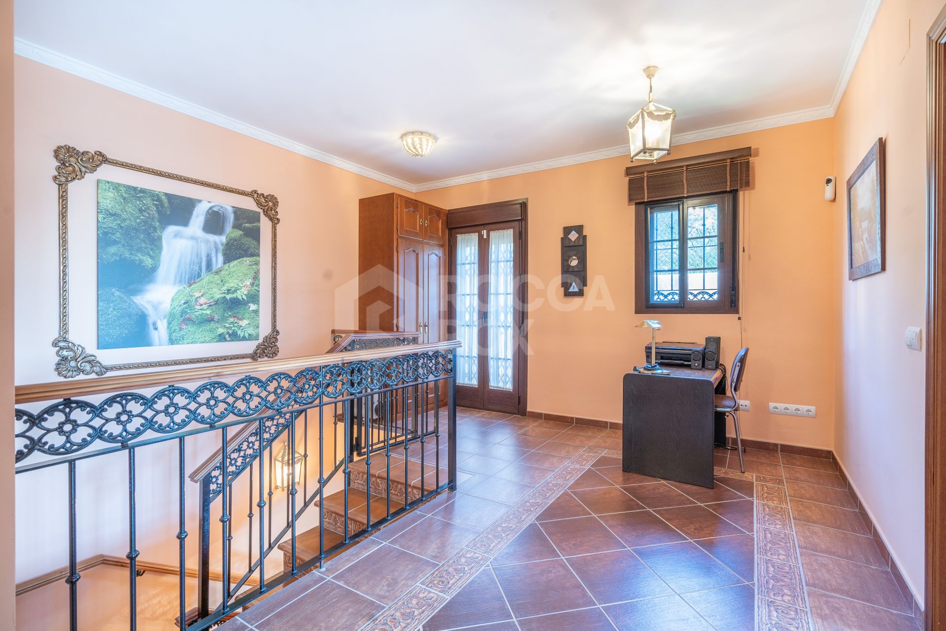 Sea-View Villa with Large Plots & Endless Potential – La Pantoja, Estepona Hills