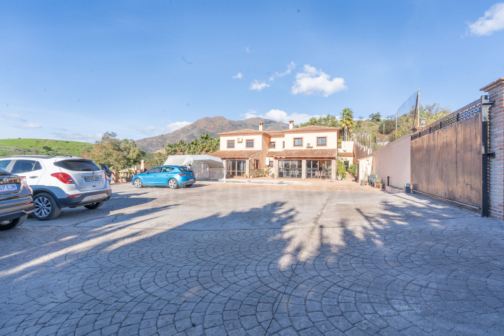 Villa in Altos de Estepona, Estepona
