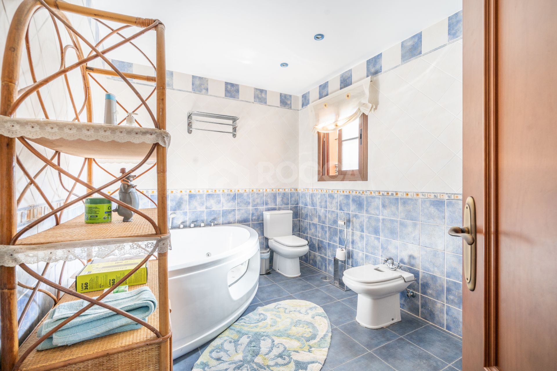 Sea-View Villa with Large Plots & Endless Potential – La Pantoja, Estepona Hills