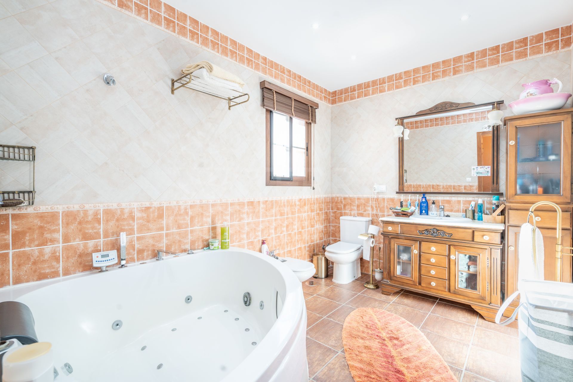 Villa in Altos de Estepona, Estepona