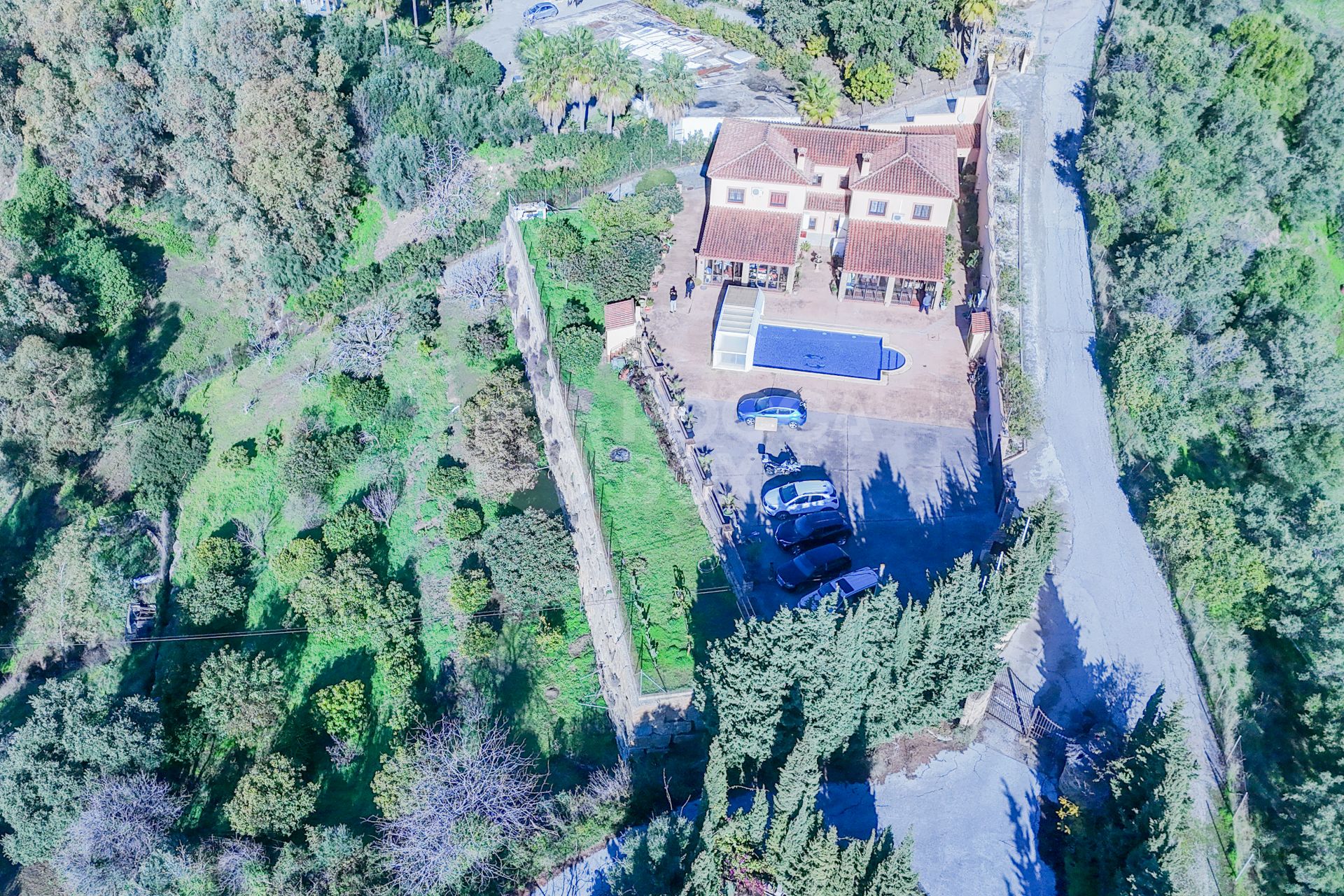 Sea-View Villa with Large Plots & Endless Potential – La Pantoja, Estepona Hills