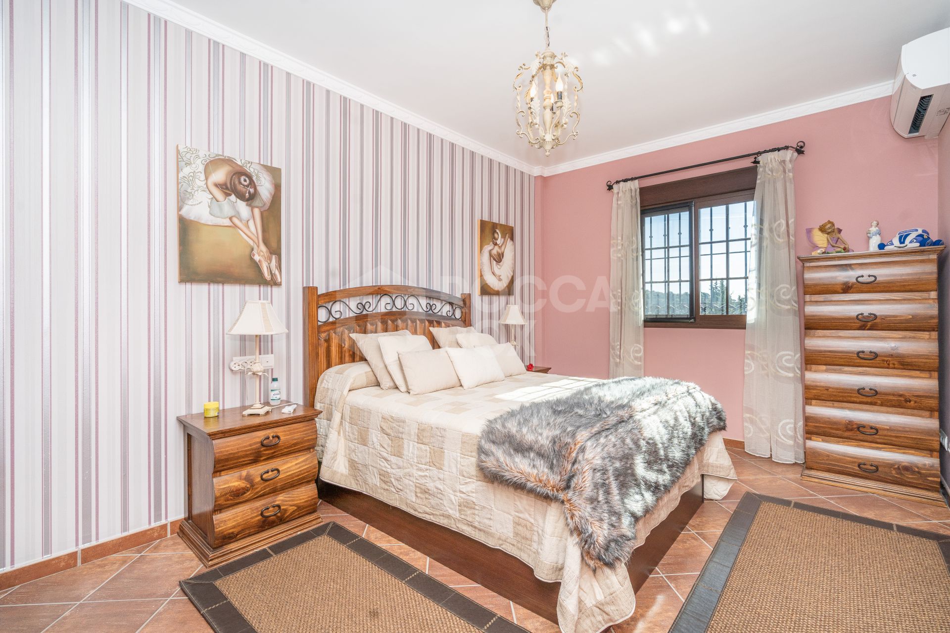 Sea-View Villa with Large Plots & Endless Potential – La Pantoja, Estepona Hills