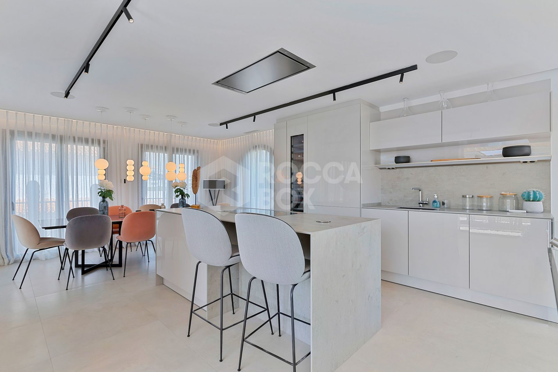 Duplex penthouse in a prime location in Puerto Banus