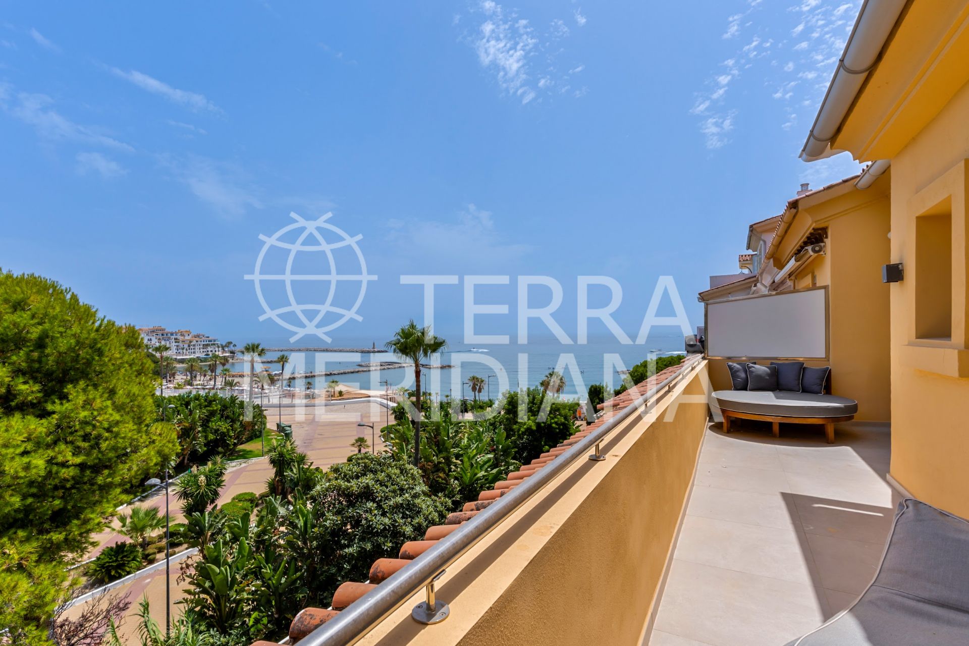 Duplex Penthouse in Andalucia del Mar, Marbella