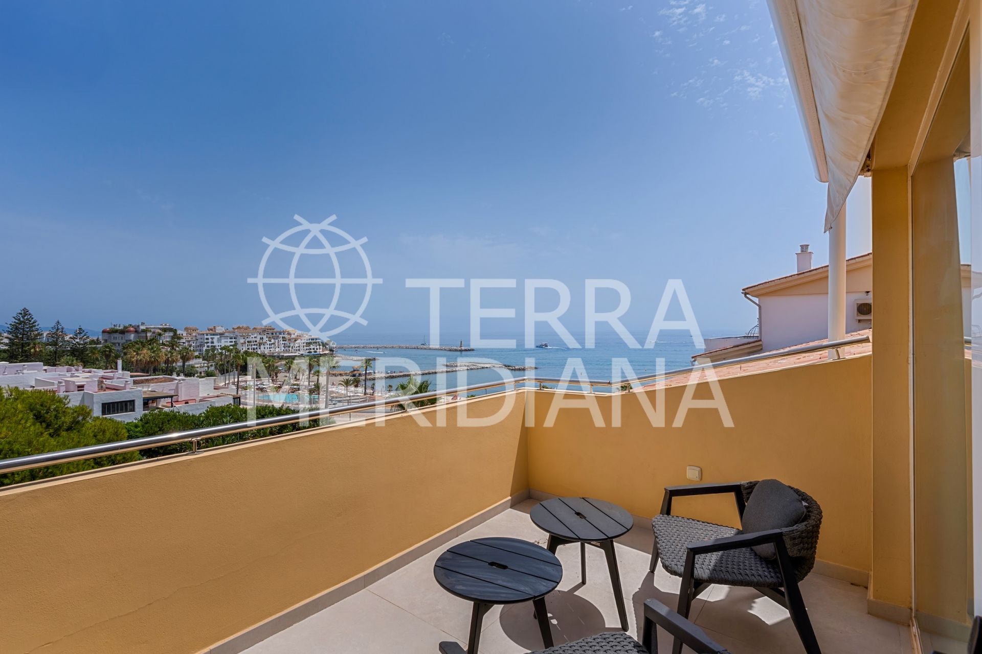 Duplex Penthouse in Andalucia del Mar, Marbella