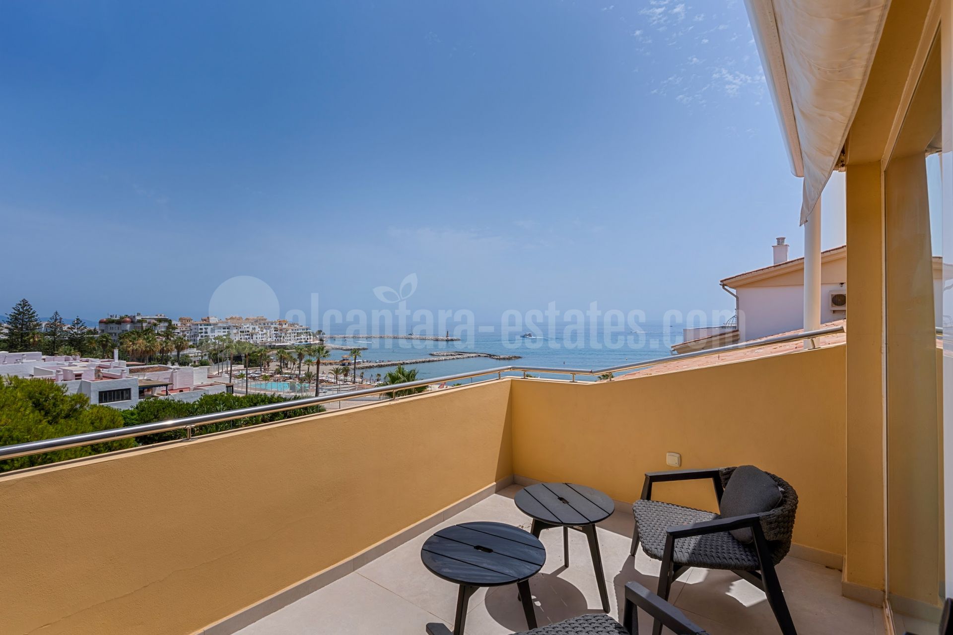 Atico Duplex en Andalucia del Mar, Marbella