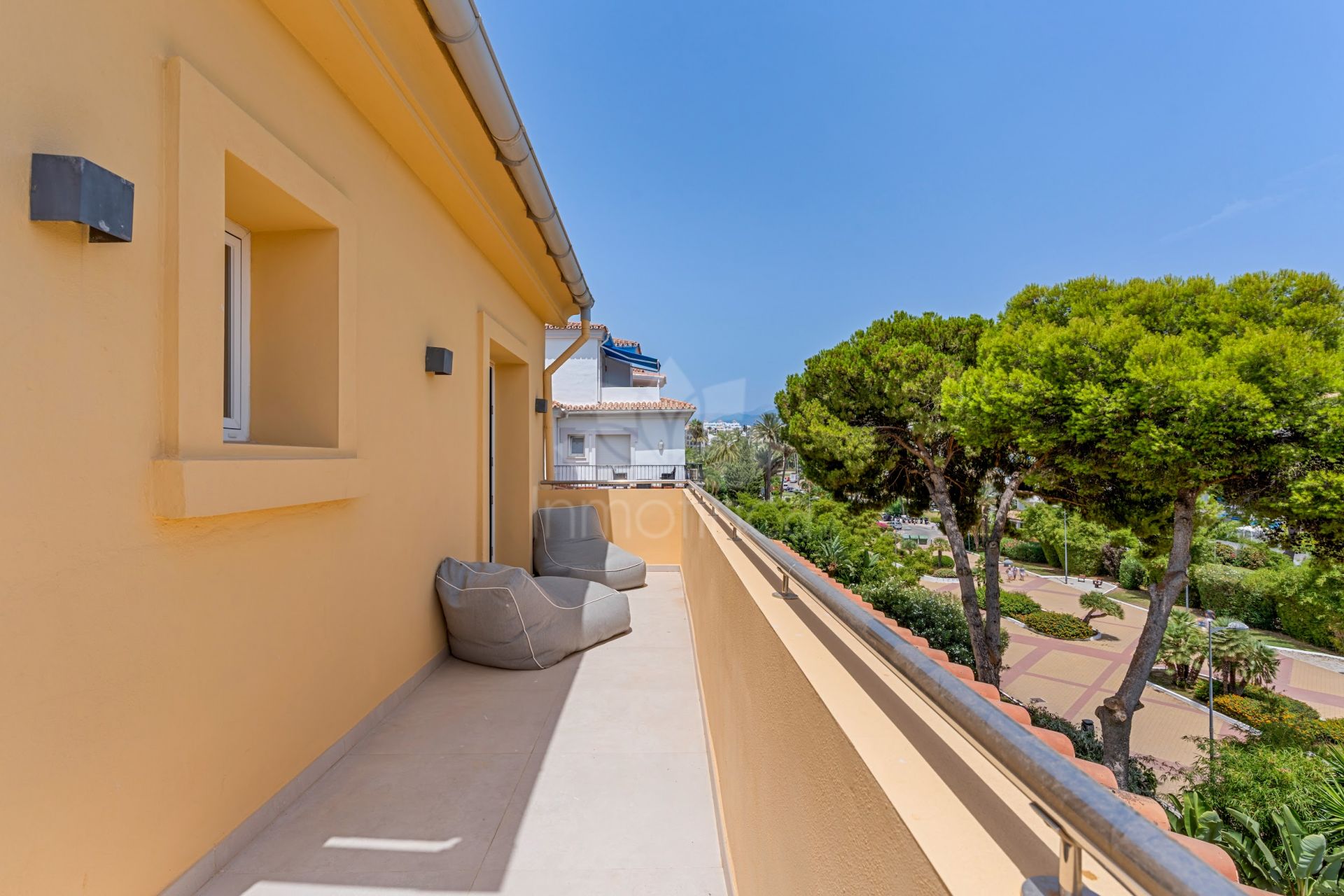 Duplex Penthouse in Andalucia del Mar, Marbella