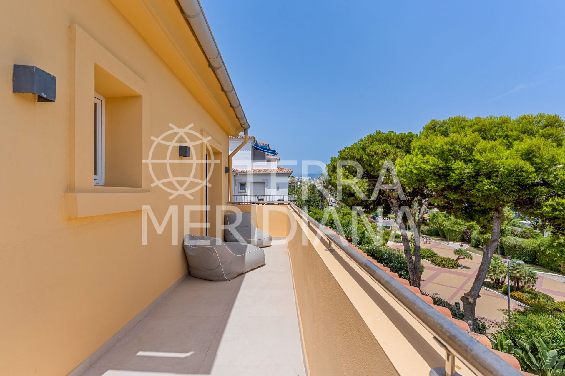 Duplex Penthouse in Andalucia del Mar, Marbella