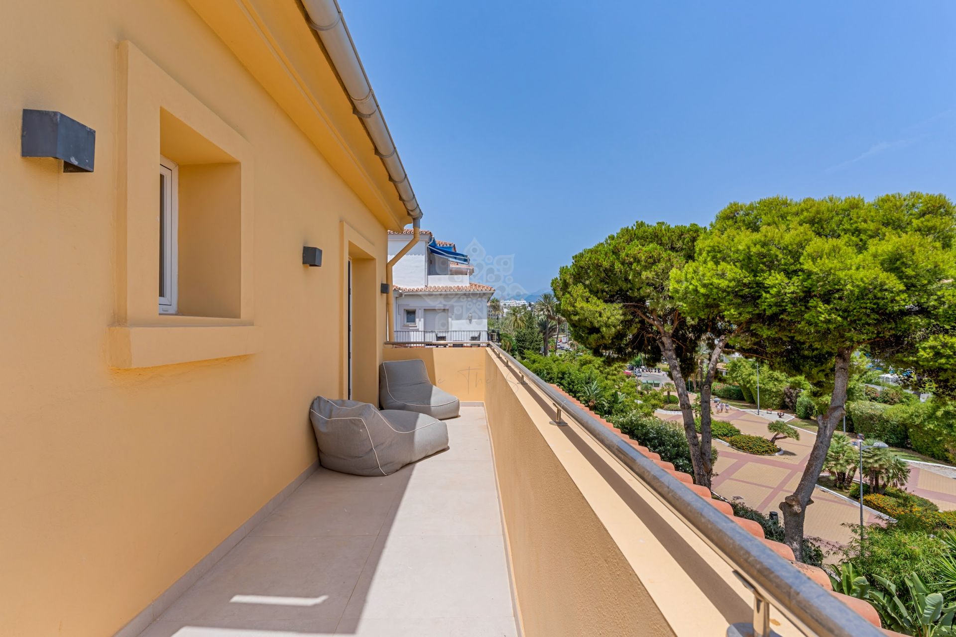 Duplex Penthouse in Andalucia del Mar, Marbella