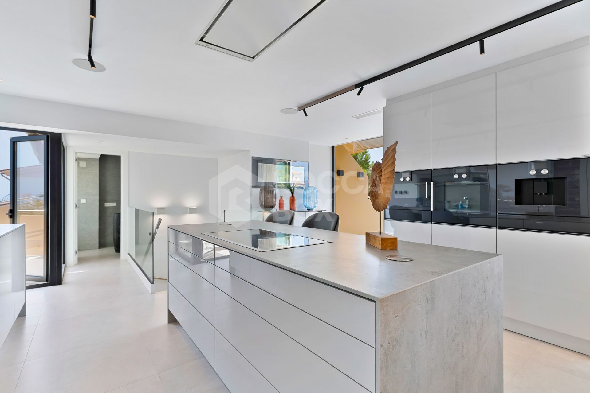 Duplex penthouse in a prime location in Puerto Banus