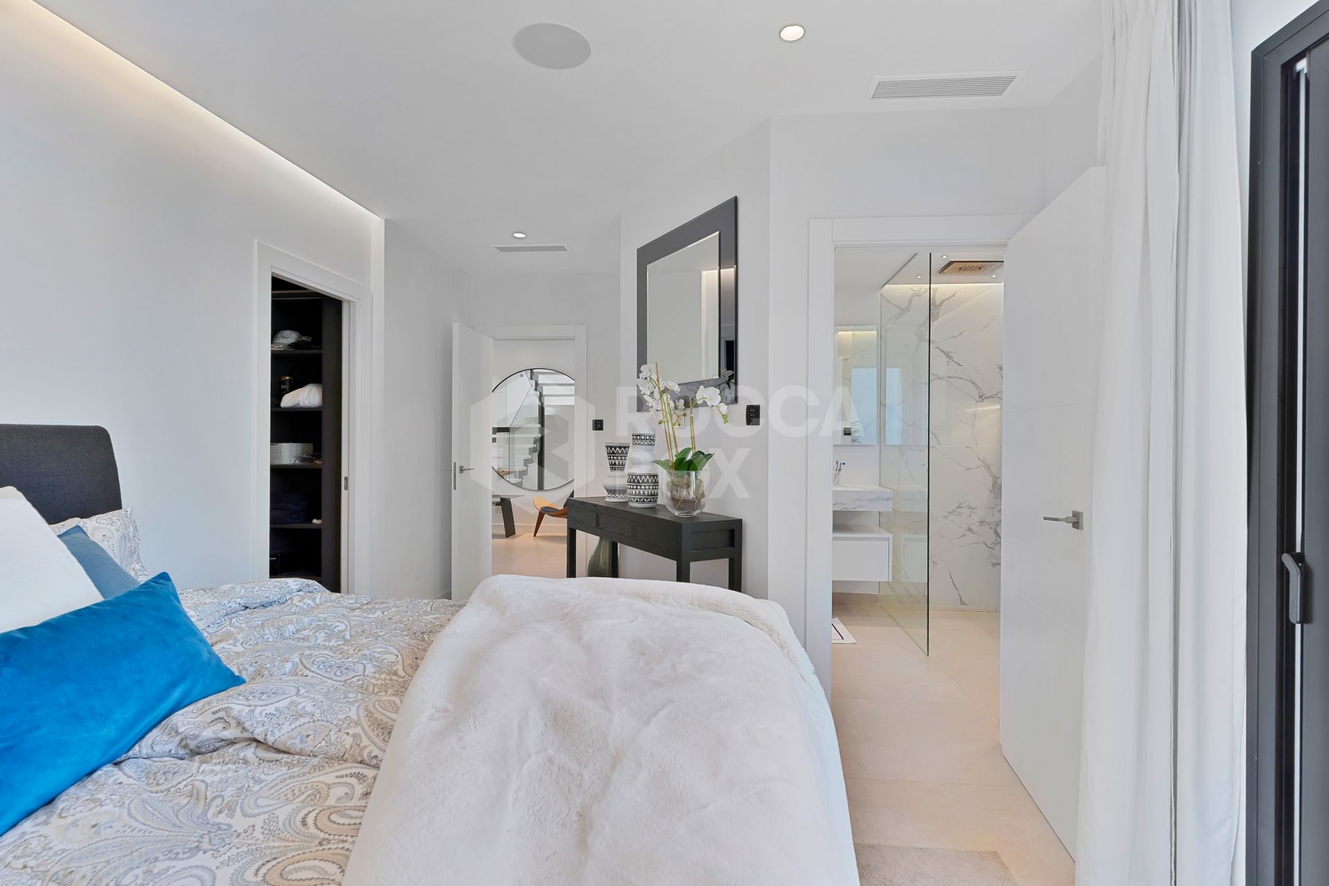 Duplex penthouse in a prime location in Puerto Banus