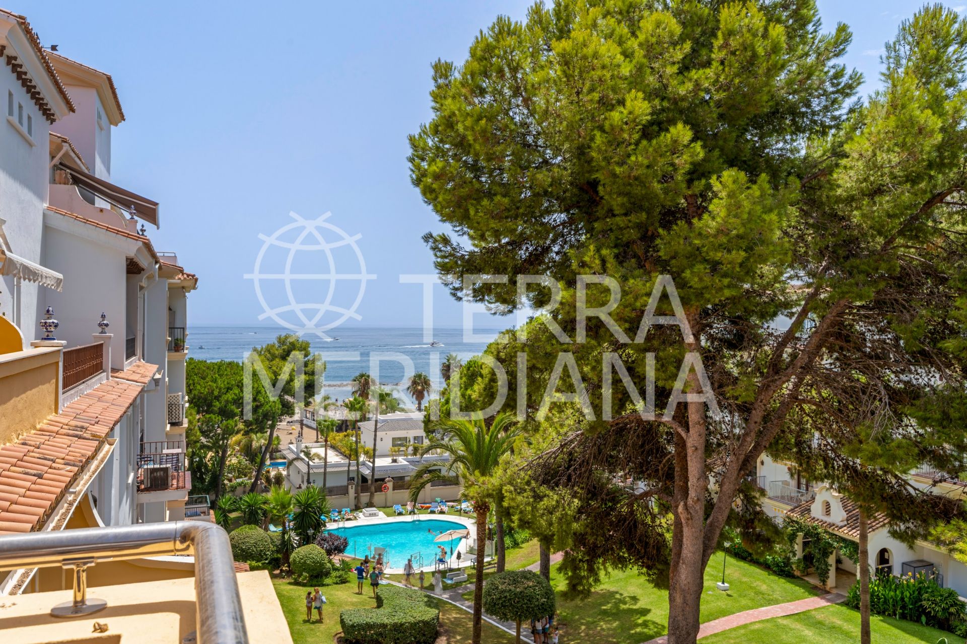 Duplex Penthouse in Andalucia del Mar, Marbella