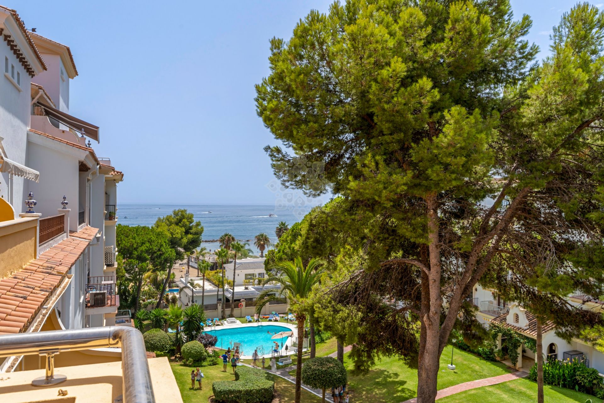 Duplex Penthouse in Andalucia del Mar, Marbella