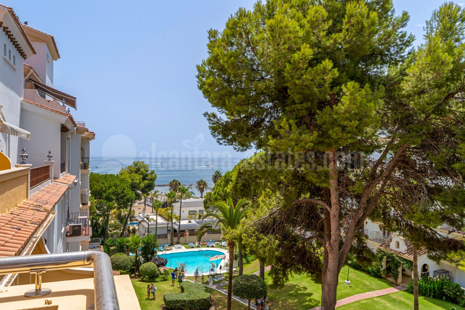 Atico Duplex en Andalucia del Mar, Marbella