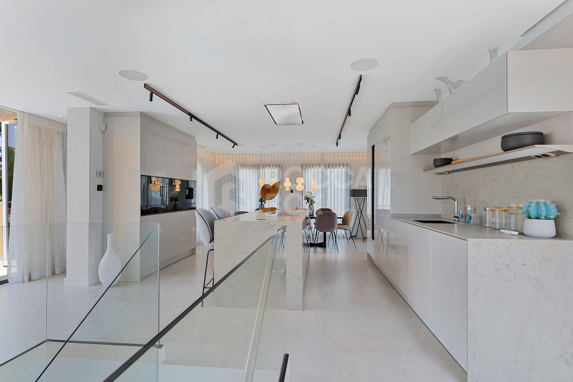 Duplex penthouse in a prime location in Puerto Banus