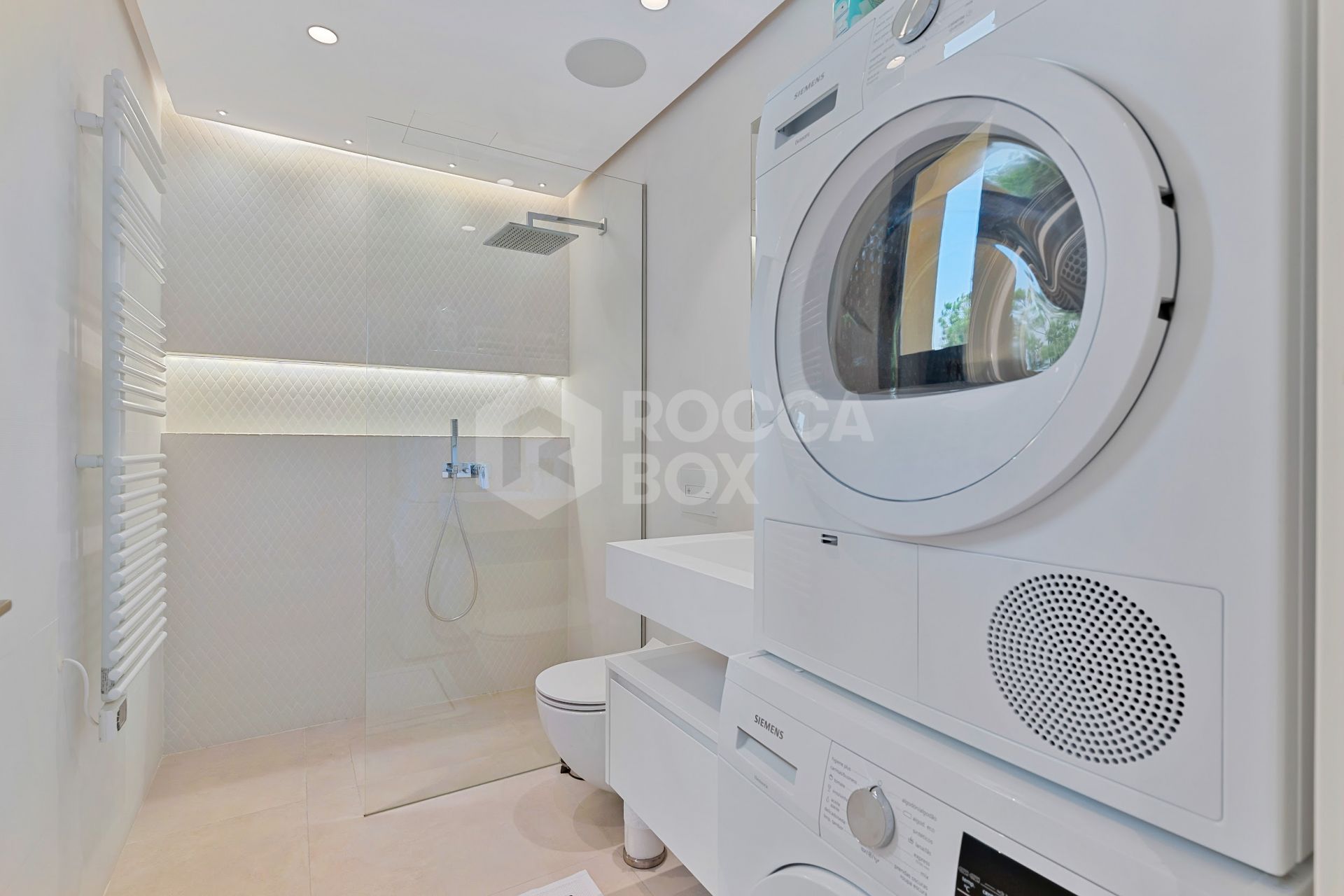 Duplex penthouse in a prime location in Puerto Banus