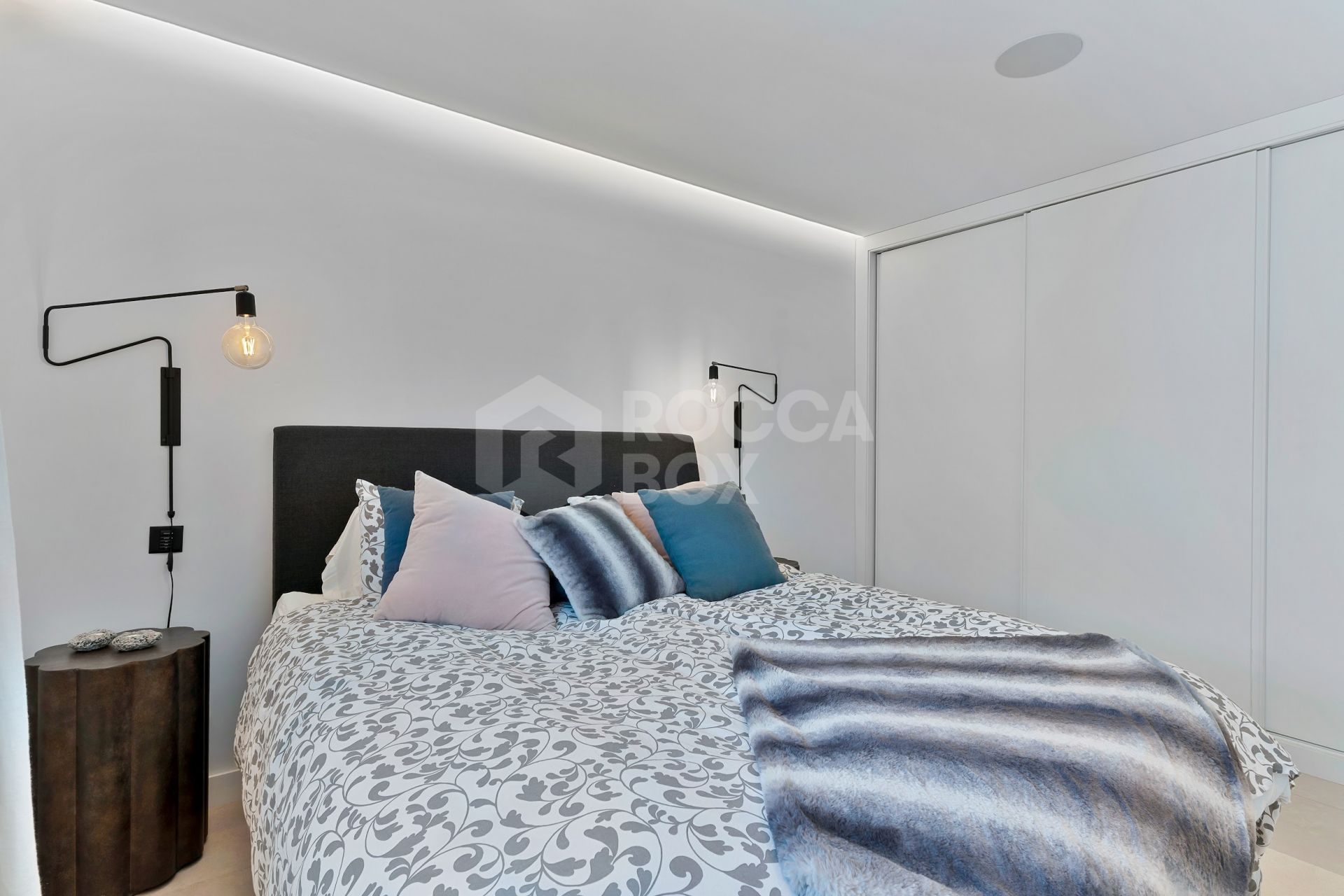 Duplex penthouse in a prime location in Puerto Banus