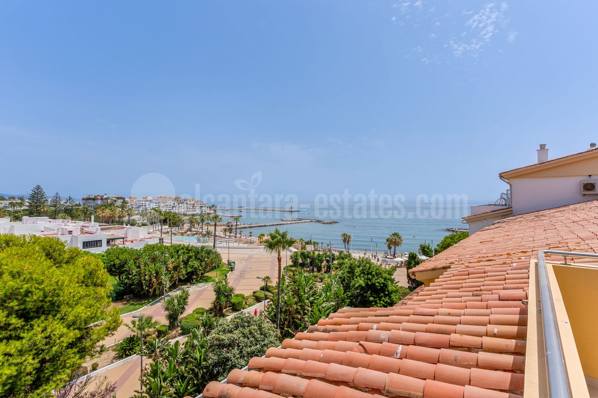 Atico Duplex en Andalucia del Mar, Marbella