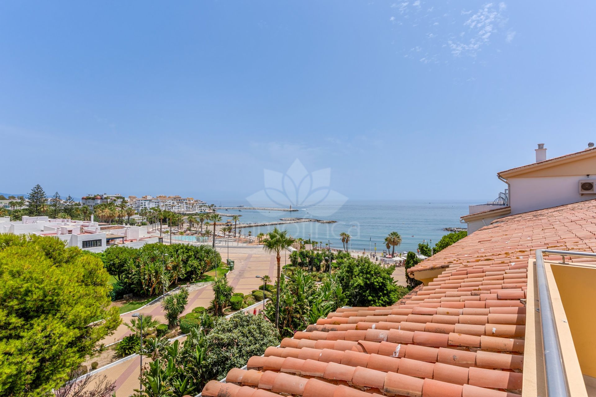 Duplex Penthouse in Andalucia del Mar, Marbella