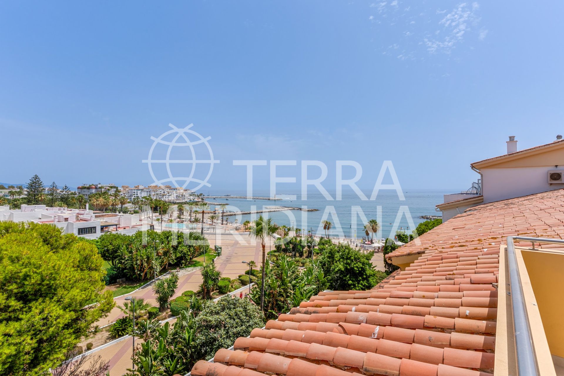 Duplex Penthouse in Andalucia del Mar, Marbella