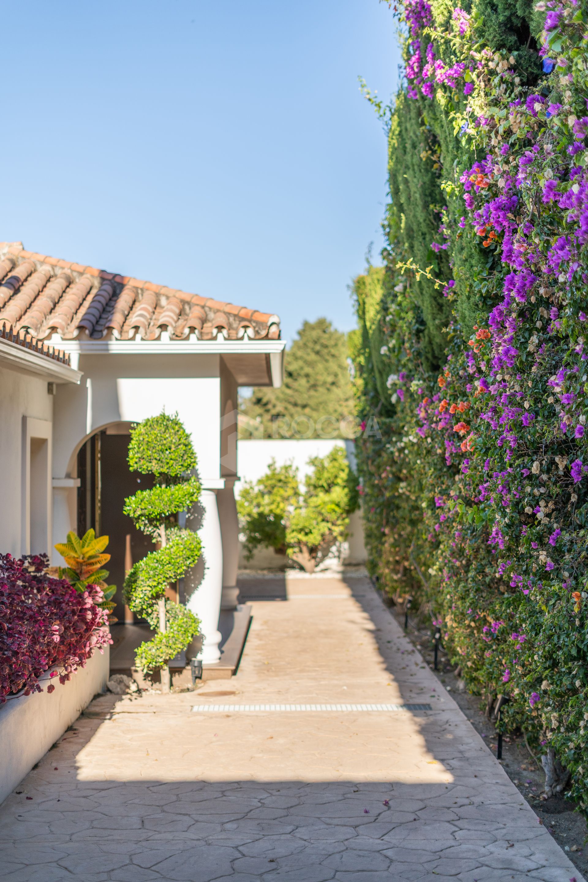 Completely Reconstructed Sea-View Villa with Tourist License – Marbella East