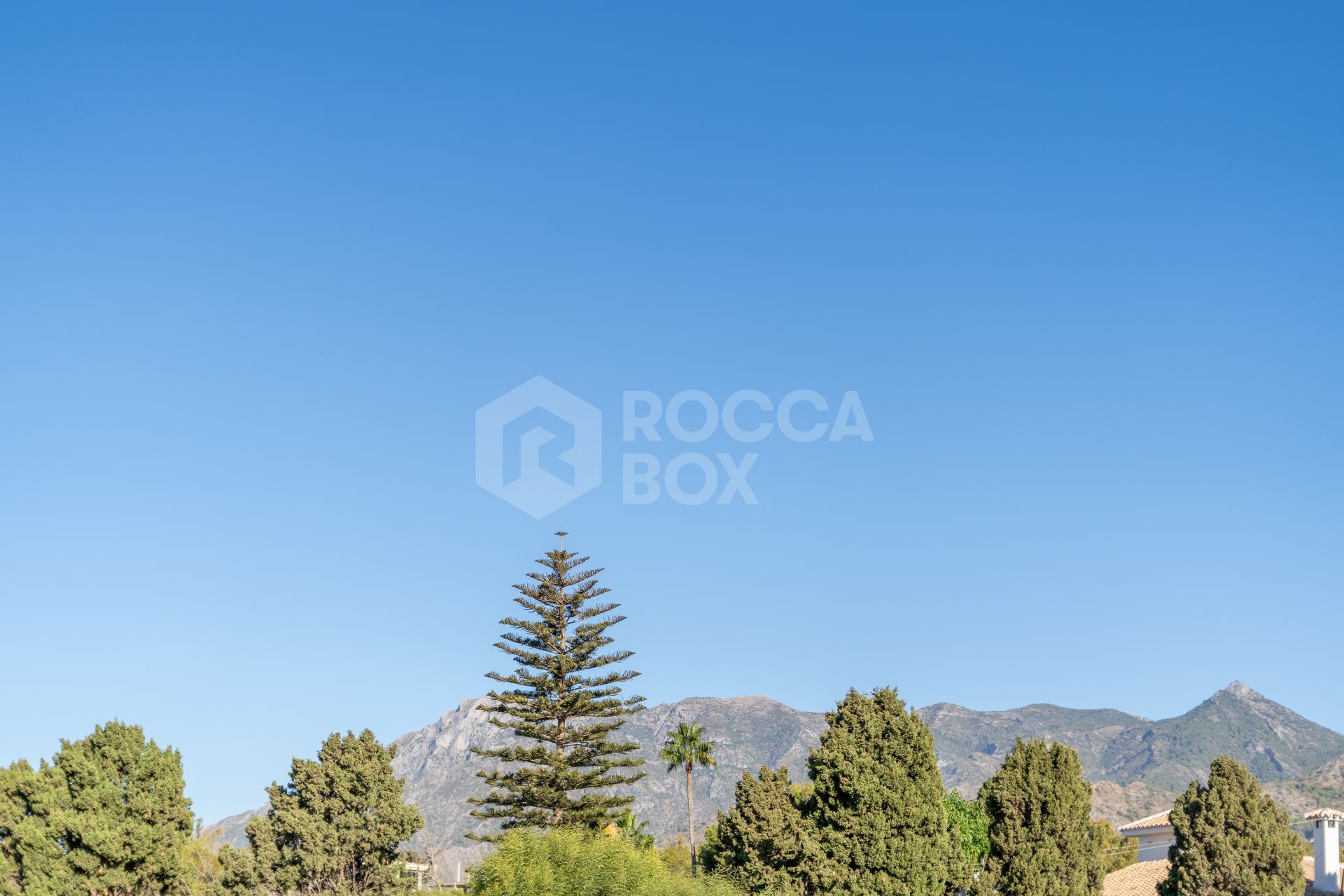 Completely Reconstructed Sea-View Villa with Tourist License – Marbella East