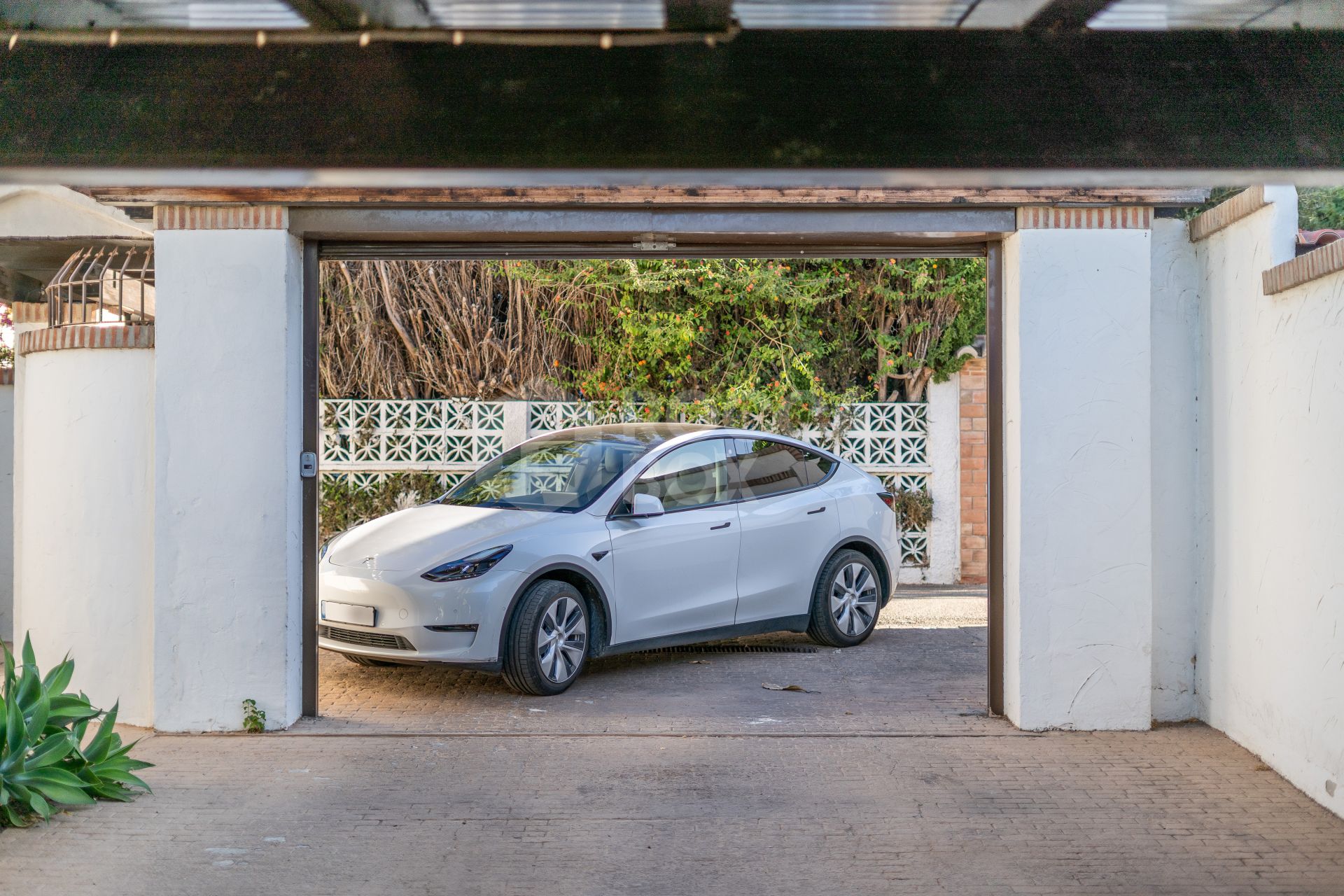 Completely Reconstructed Sea-View Villa with Tourist License – Marbella East