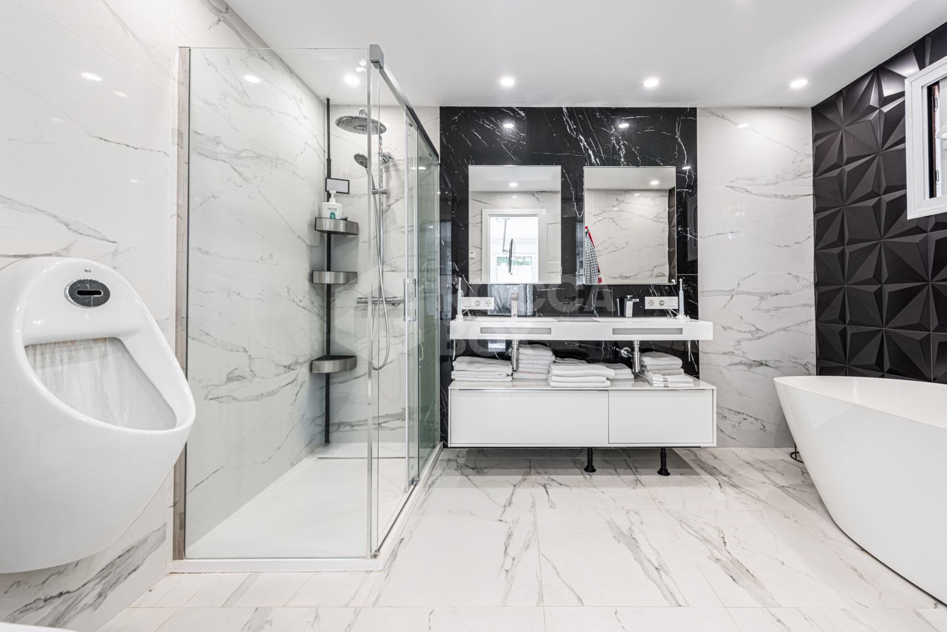 Completely Reconstructed Sea-View Villa with Tourist License – Marbella East