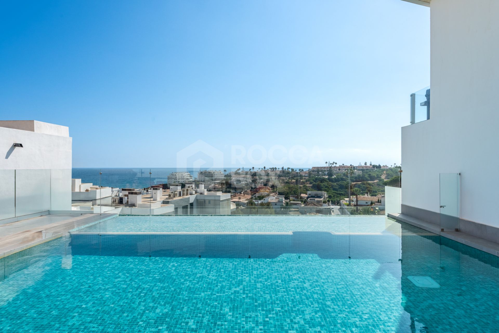 Modern Elegance with Sea and urban views over Fuengirola with turist license