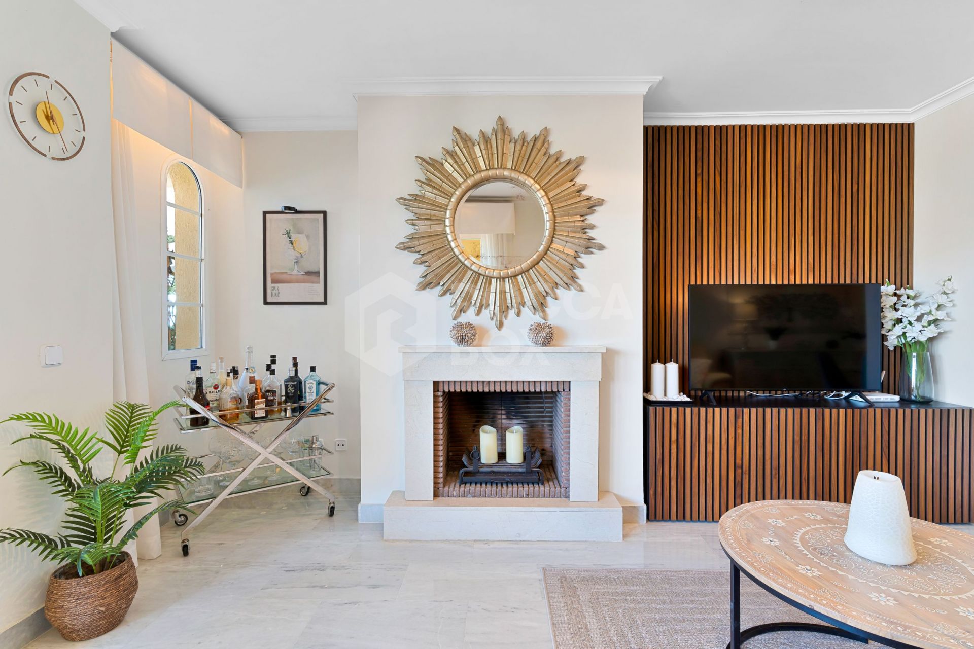 Modern 2-Bedroom Apartment with Panoramic Views in Señorio de Aloha, Nueva Andalucia